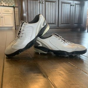 Golf shoes